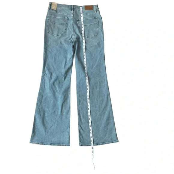 NWT Madewell 11" High-Rise Flare Jeans in Eversfield Wash: Knee-Rip Edition - Picture 16 of 16